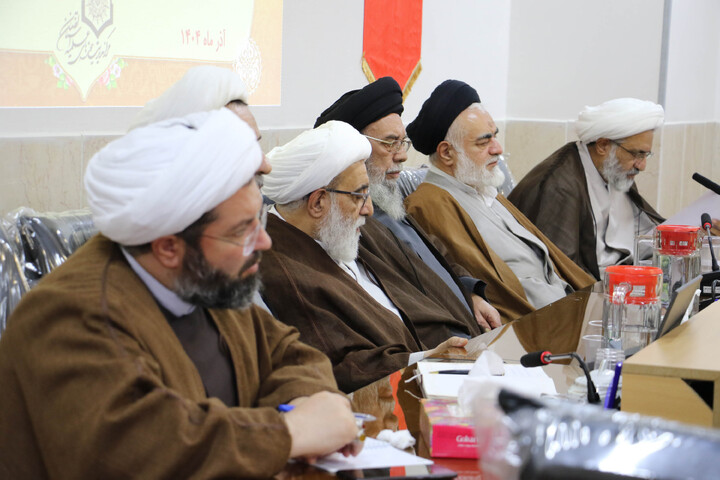 تصاویر| نشست مدیران مراکز حوزوی اصفهان با آیت الله شب زنده دار