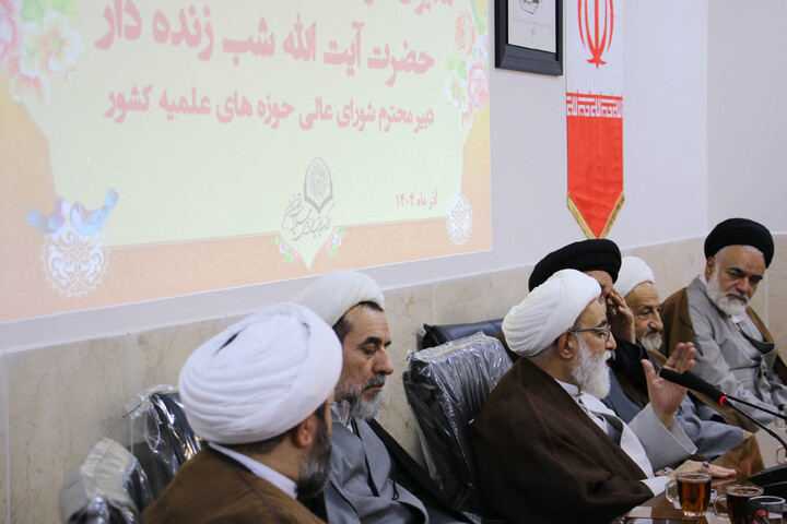 تصاویر| نشست مدیران مراکز حوزوی اصفهان با آیت الله شب زنده دار