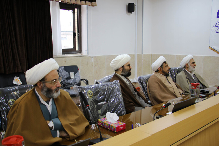 تصاویر| نشست مدیران مراکز حوزوی اصفهان با آیت الله شب زنده دار