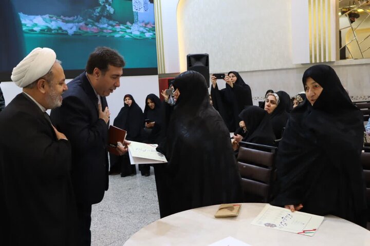 تصاویر/  جشن ولادت حضرت زهرا سلام الله علیها و هفته گرامیداشت مقام زن و روز مادر  در نوشین شهر