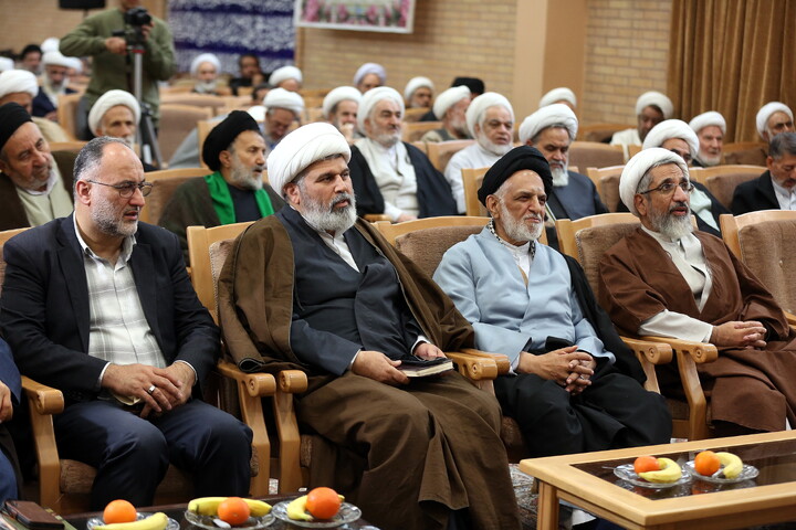 تصاویر/ همایش تجلیل از پیشکسوتان طلاب و روحانیون استان قم