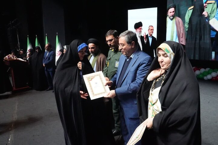 تصاویر/ آیین تجلیل از بانوان تأثیرگذار آذربایجان‌غربی