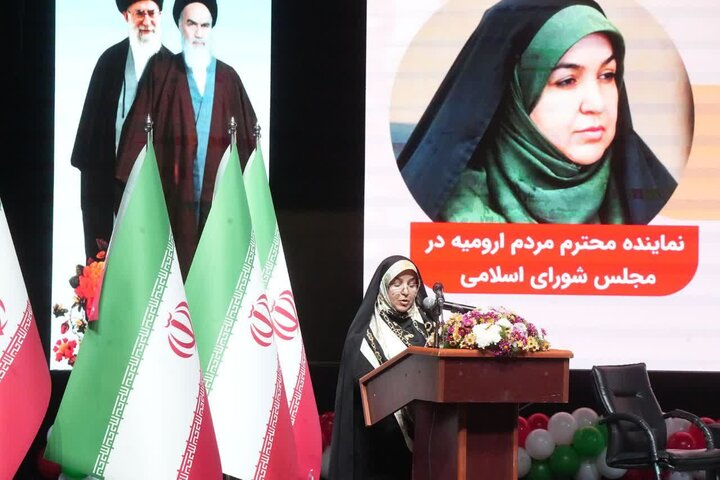 تصاویر/ آیین تجلیل از بانوان تأثیرگذار آذربایجان‌غربی