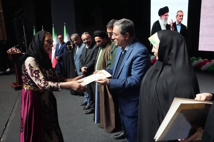 تصاویر/ آیین تجلیل از بانوان تأثیرگذار آذربایجان‌غربی