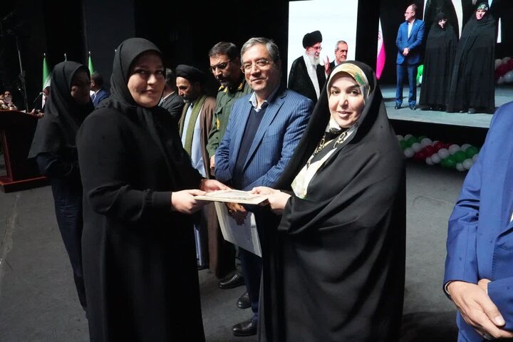 تصاویر/ آیین تجلیل از بانوان تأثیرگذار آذربایجان‌غربی