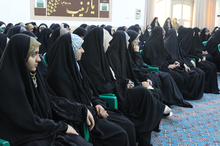 تصاویر/ جشن ولادت حضرت فاطمه زهرا(س)در مدرسه علمیه حضرت زینب(س) کرمان