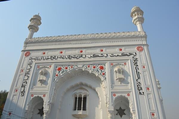 کتیبه های فارسی در کلیسای  پیشاور پاکستان