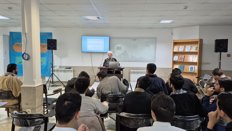 دوره تربیت مربی نهج‌البلاغه طلاب ممتاز مدرسه علمیه امام خمینی(ره) کاشان آغاز شد