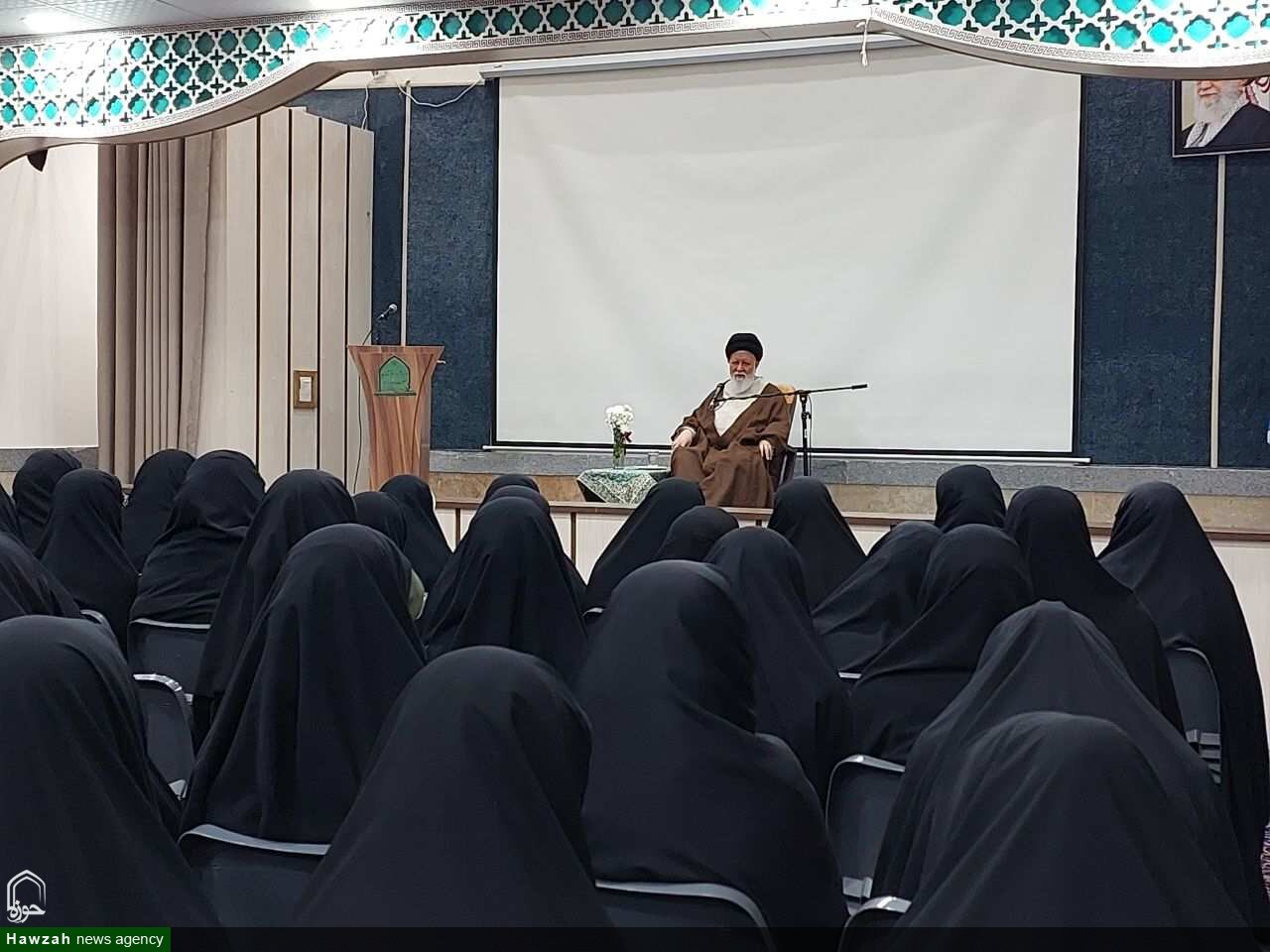 آنچه امروز نیاز داریم حرکت‌های عمیق، دقیق در مقابله با بی‌حجابی و جریان‌های انحرافی مرتبط با مسئله زن است