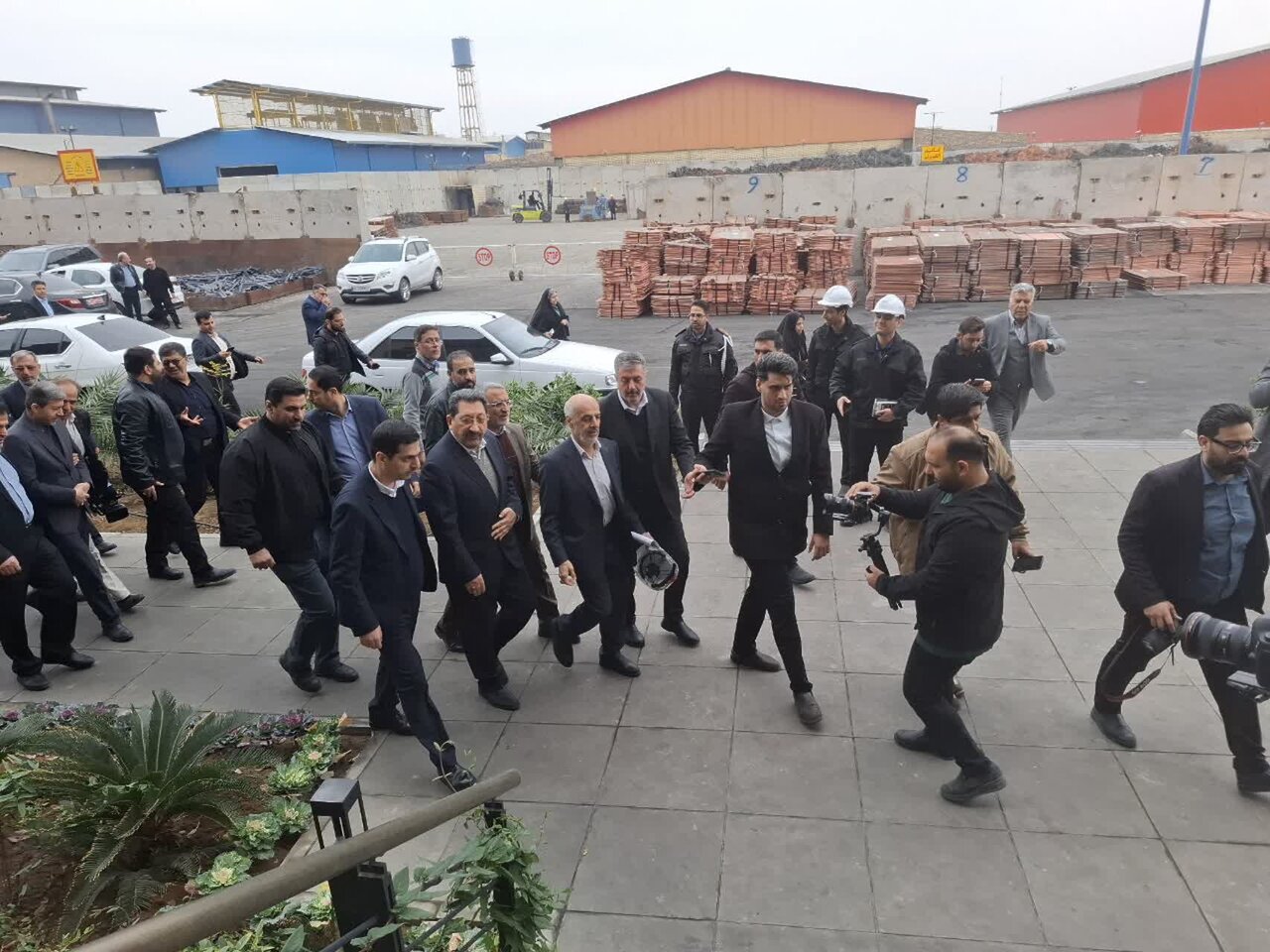 ادای احترام وزیر صمت به شهدای گمنام راوند کاشان+عکس