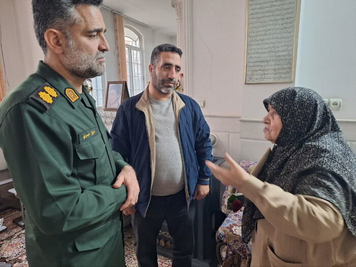 تکریم و تجلیل مادر شهید اسماعیل شریعتی