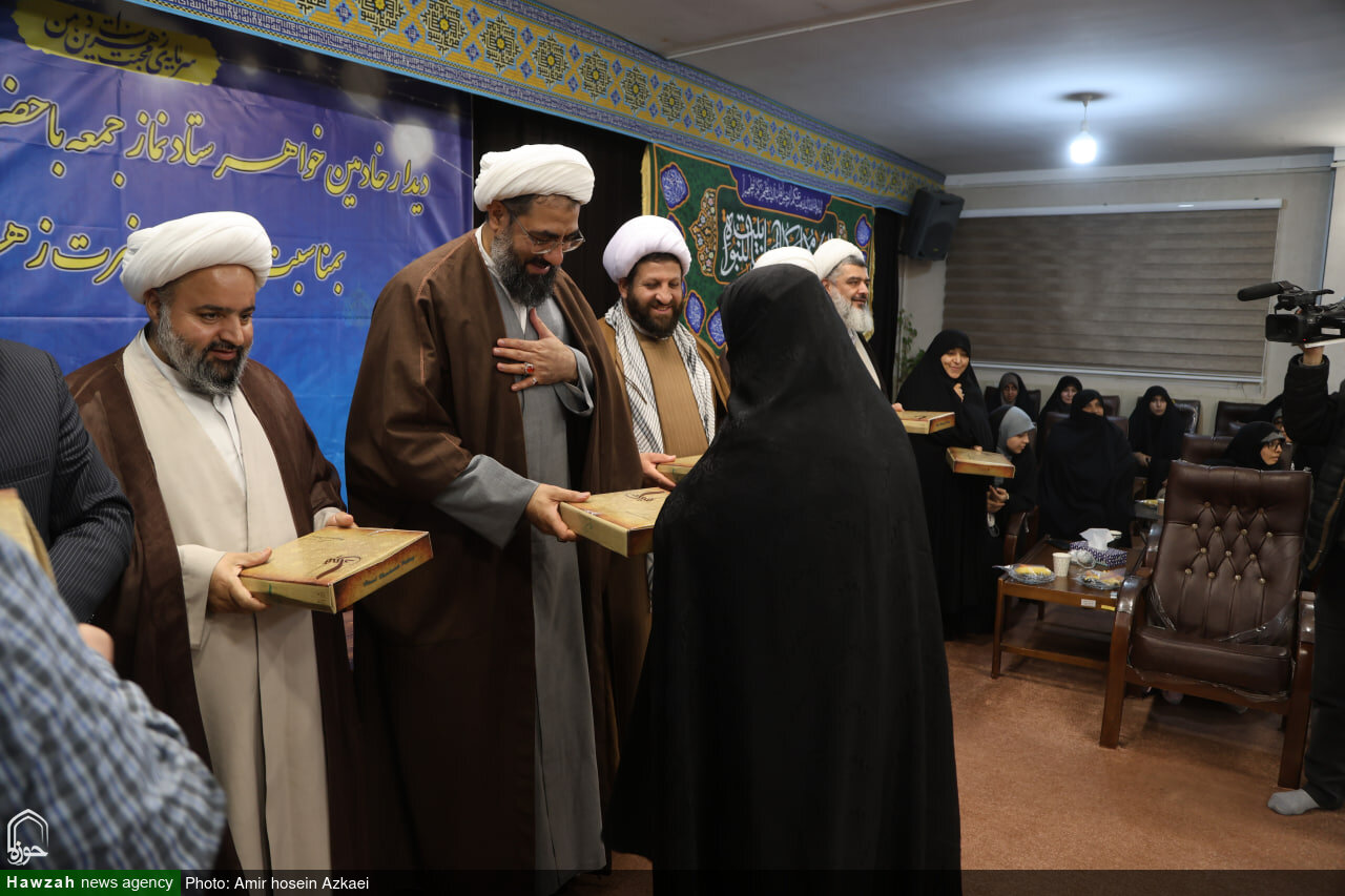 تصاویر / تقدیر امام جمعه همدان از خادمین خواهر ستاد نماز جمعه