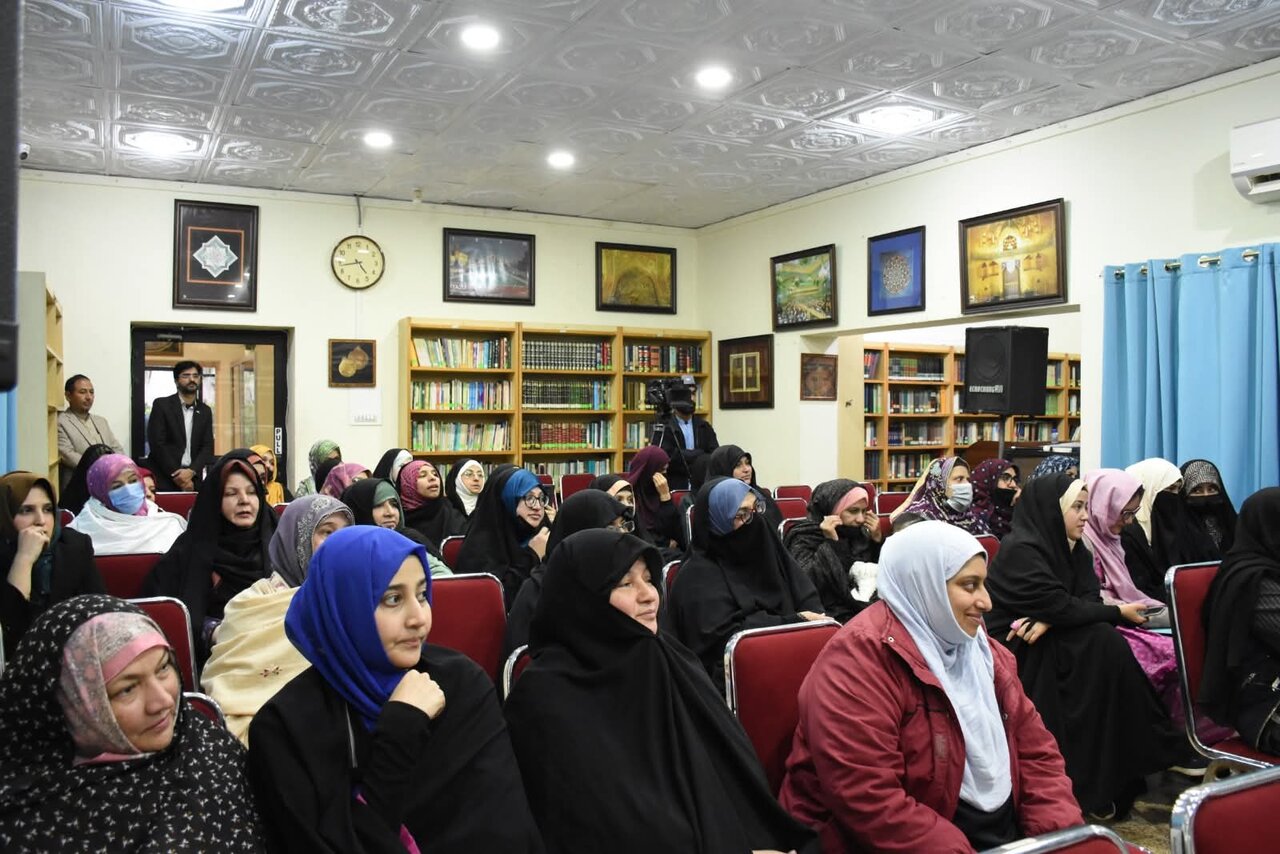 اسلام آباد؛ خانۂ فرہنگ اسلامی جمہوریہ ایران کے تحت جشنِ فاطمی و یومِ خواتین کے موضوع پر سیمینار/ خواتین کی بھرپور شرکت