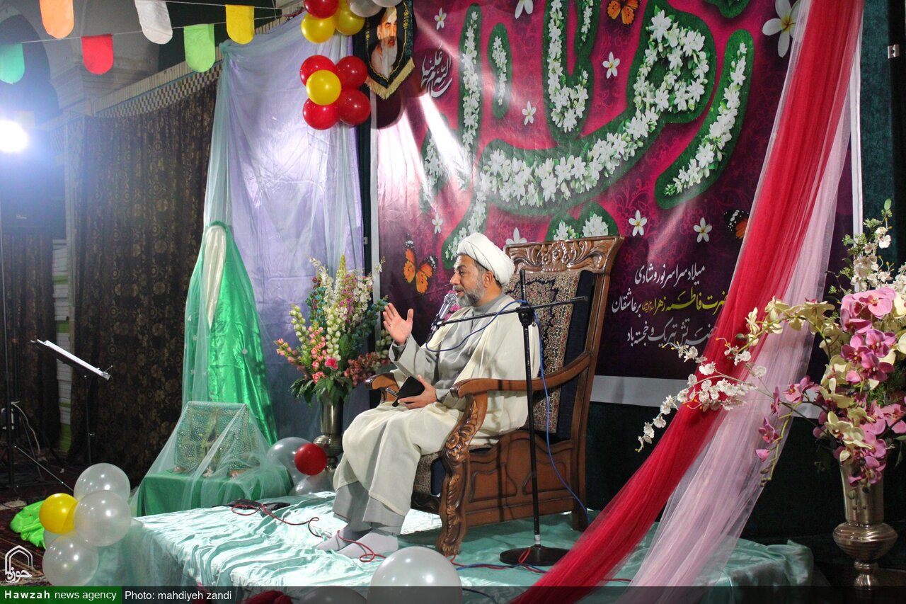 کسی که دعای والدین همراه او باشد، هرگز در زندگی سقوط نخواهد کرد