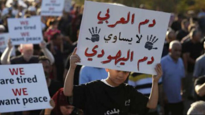 حاخام صهيوني متطرف يصف النواب العرب بـ"راكبي الجمال" ويدعو لطردهم من الكنيست