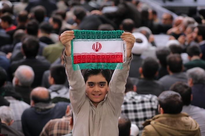 अमेरिकी लैटिन अमेरिका की ज़मीन पर कब्ज़ा करना चाहते हैंः आयतुल्लाह ख़ामेनई