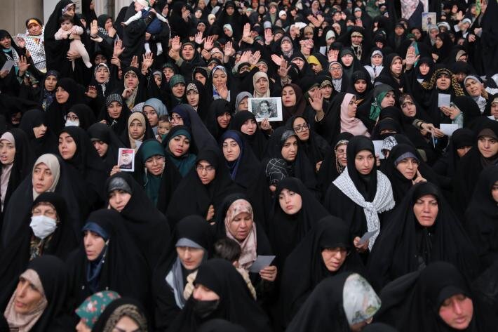 अमेरिकी लैटिन अमेरिका की ज़मीन पर कब्ज़ा करना चाहते हैंः आयतुल्लाह ख़ामेनई