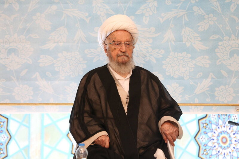 آية اللّه العظمى مكارم الشيرازيّ: لقد تألّق السادة في ميادين العلم والجهاد والخدمة الاجتماعيّة