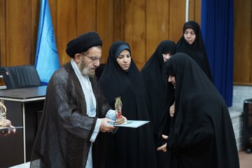 تصاویر/ همایش تکریم و تجلیل از بانوان پشتیبان جبهه مقاومت در خرم آباد