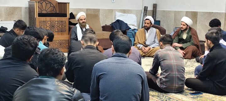 نصاویر/ اردوی زیارتی طلاب مدرسه علمیه المهدی(عج) آران و بیدگل به مشهد مقدس