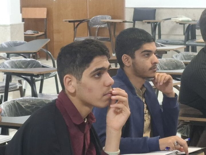 تصاویر/پنجمین دوره آموزش سبک زندگی با نهج البلاغه در مدرسه علمیه امام خمینی (ره) کاشان