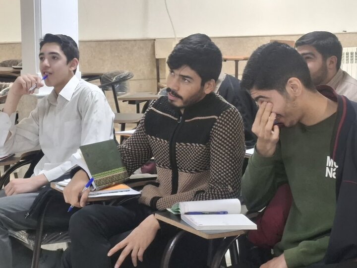 تصاویر/پنجمین دوره آموزش سبک زندگی با نهج البلاغه در مدرسه علمیه امام خمینی (ره) کاشان