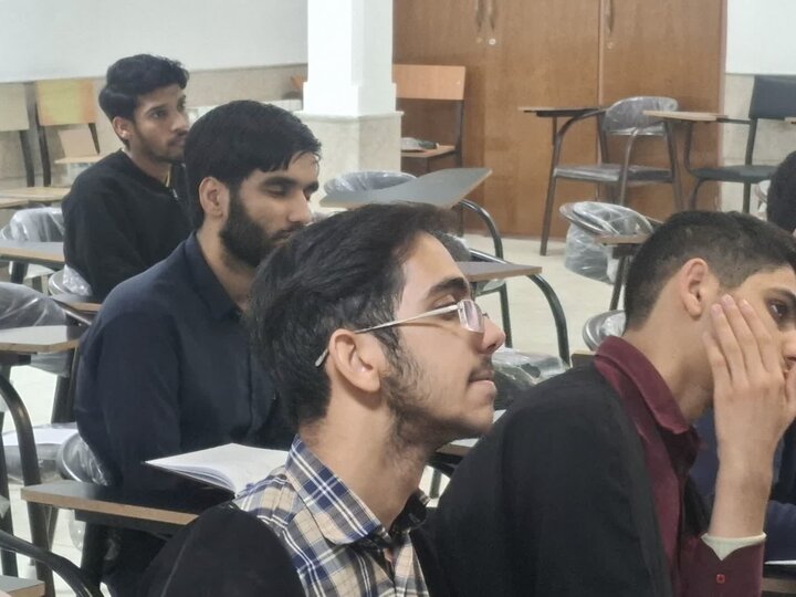 تصاویر/پنجمین دوره آموزش سبک زندگی با نهج البلاغه در مدرسه علمیه امام خمینی (ره) کاشان