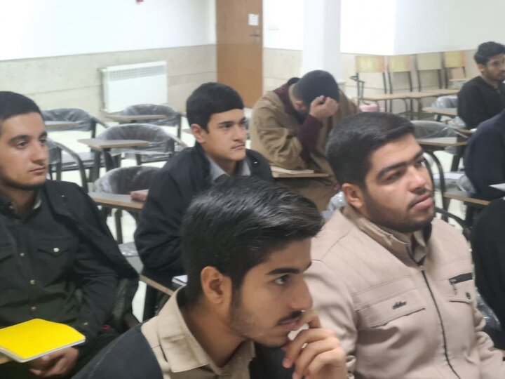 تصاویر/پنجمین دوره آموزش سبک زندگی با نهج البلاغه در مدرسه علمیه امام خمینی (ره) کاشان
