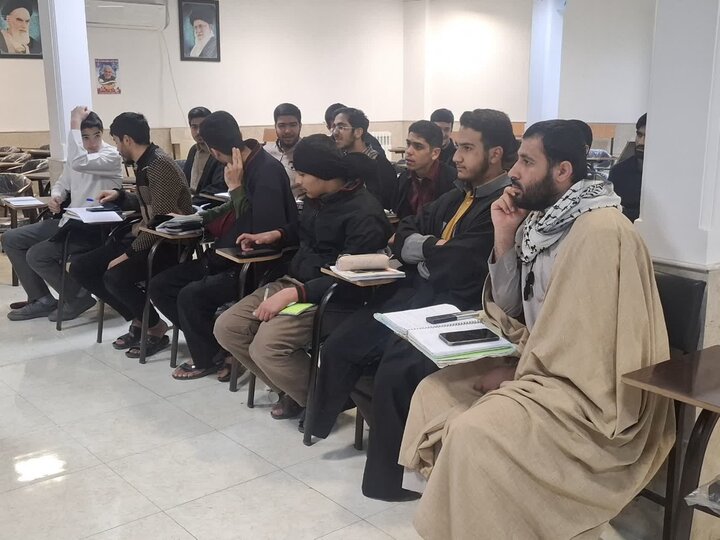 تصاویر/پنجمین دوره آموزش سبک زندگی با نهج البلاغه در مدرسه علمیه امام خمینی (ره) کاشان