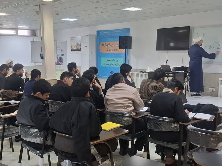 تصاویر/پنجمین دوره آموزش سبک زندگی با نهج البلاغه در مدرسه علمیه امام خمینی (ره) کاشان