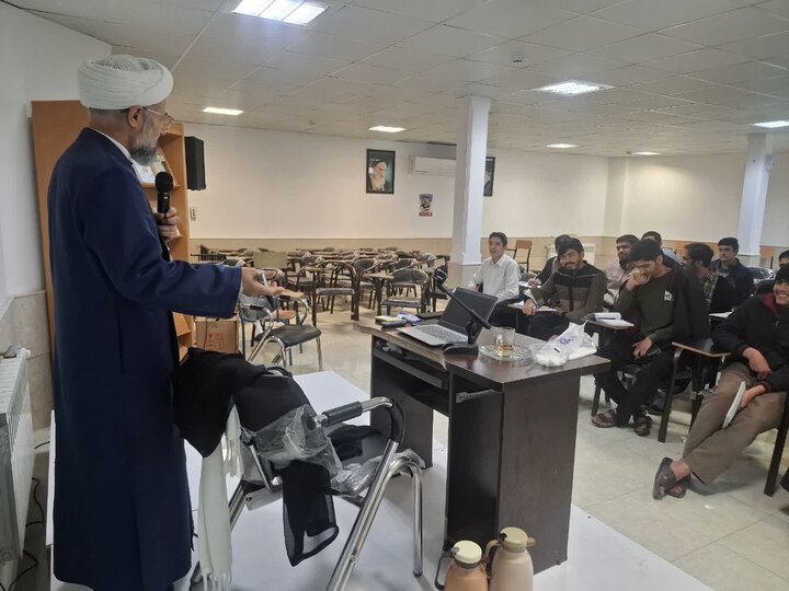 تصاویر/پنجمین دوره آموزش سبک زندگی با نهج البلاغه در مدرسه علمیه امام خمینی (ره) کاشان
