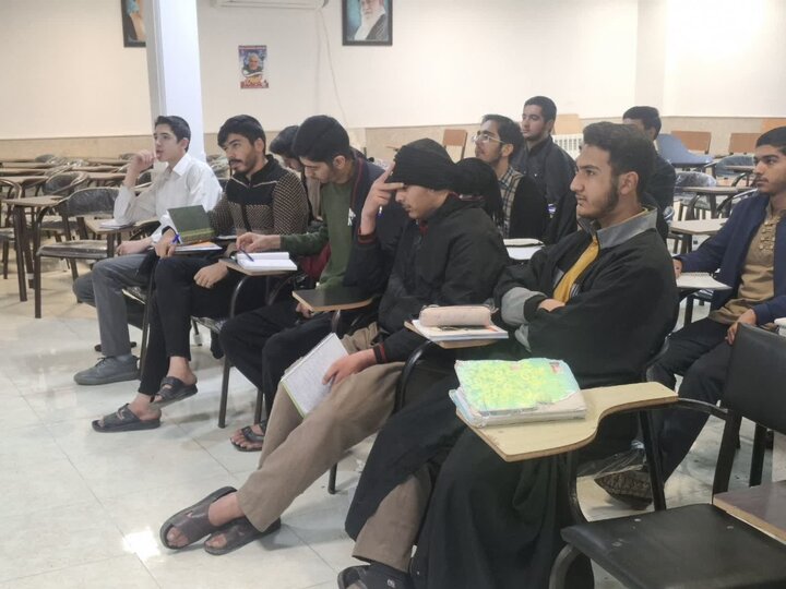 تصاویر/پنجمین دوره آموزش سبک زندگی با نهج البلاغه در مدرسه علمیه امام خمینی (ره) کاشان