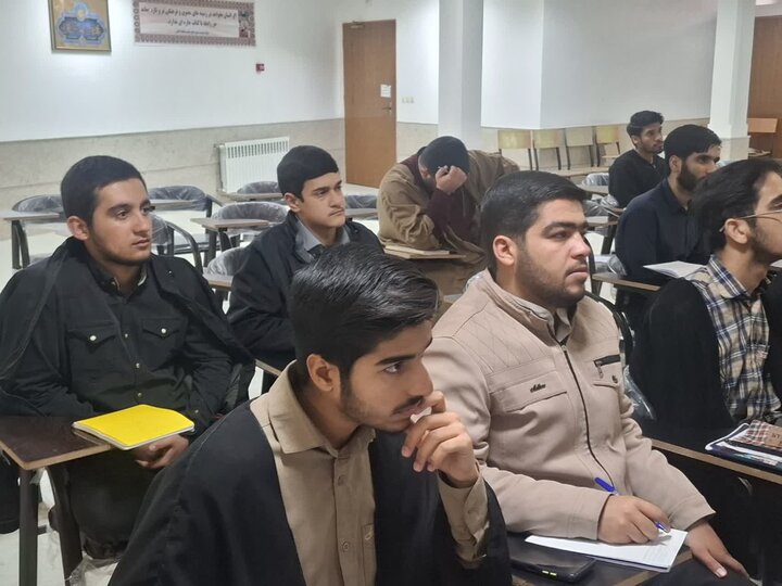 تصاویر/پنجمین دوره آموزش سبک زندگی با نهج البلاغه در مدرسه علمیه امام خمینی (ره) کاشان