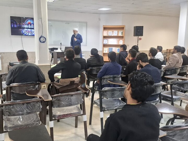 تصاویر/پنجمین دوره آموزش سبک زندگی با نهج البلاغه در مدرسه علمیه امام خمینی (ره) کاشان