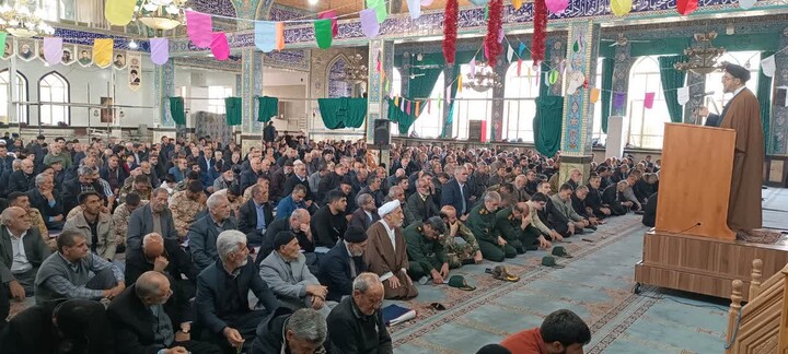 نمازجمعه میانه به روایت تصویر