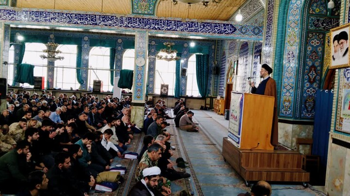 نمازجمعه میانه به روایت تصویر