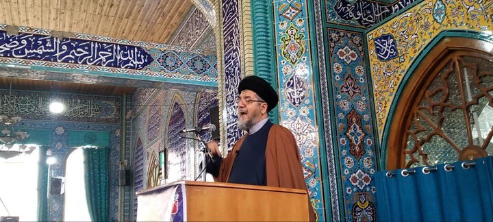 نمازجمعه میانه به روایت تصویر