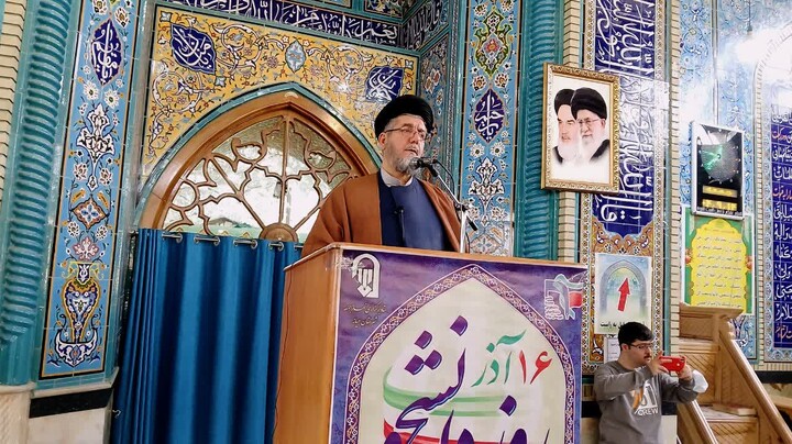 نمازجمعه میانه به روایت تصویر