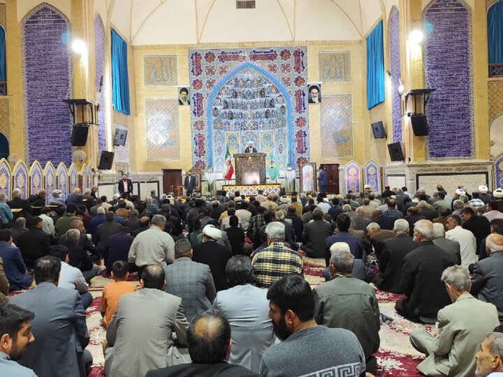 تصاویر/ اقامه نماز جمعه شهر بم