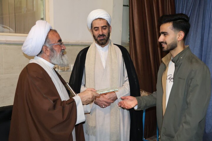 تصاویر/ تجلیل از نفرات برتر المپیاد علمی مدرسه ای حوزه علمیه صاحب الزمان (عج) مرند