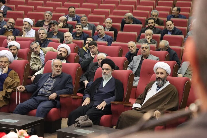 تصاویر / نشست اعتکاف در مصلی اعظم تبریز