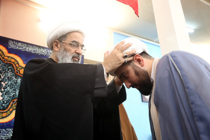 تصاویر/ جشن میلادحضرت زهرا(س) و آئین عمامه گذاری طلاب