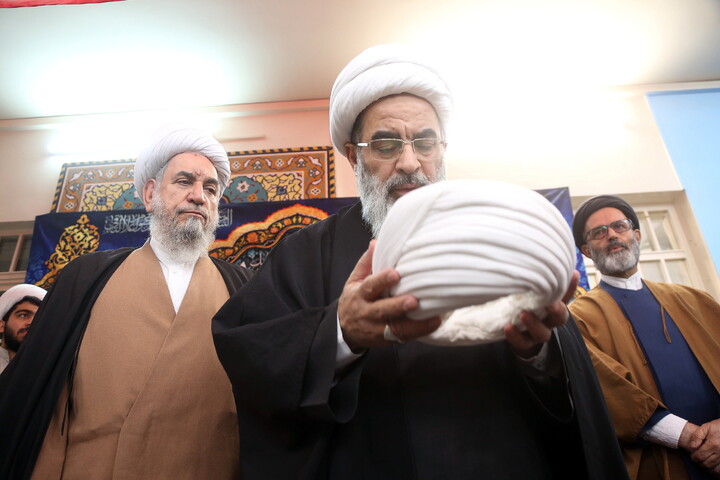 تصاویر/ جشن میلادحضرت زهرا(س) و آئین عمامه گذاری طلاب