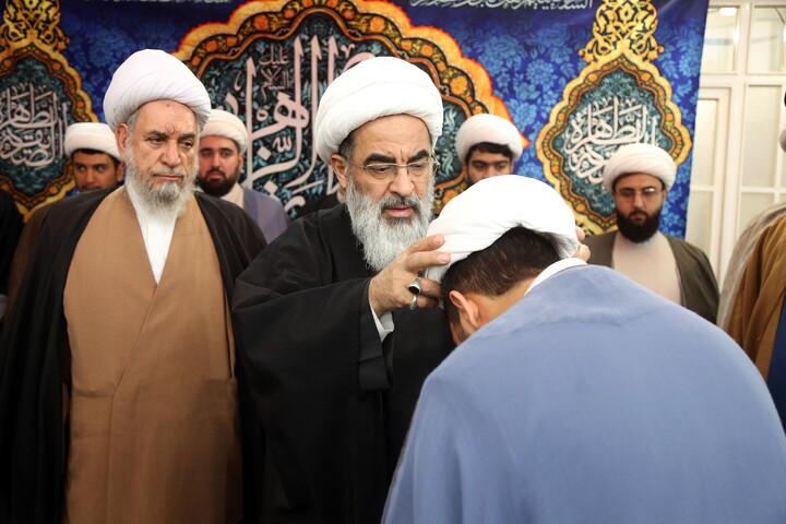 تصاویر/ جشن میلادحضرت زهرا(س) و آئین عمامه گذاری طلاب