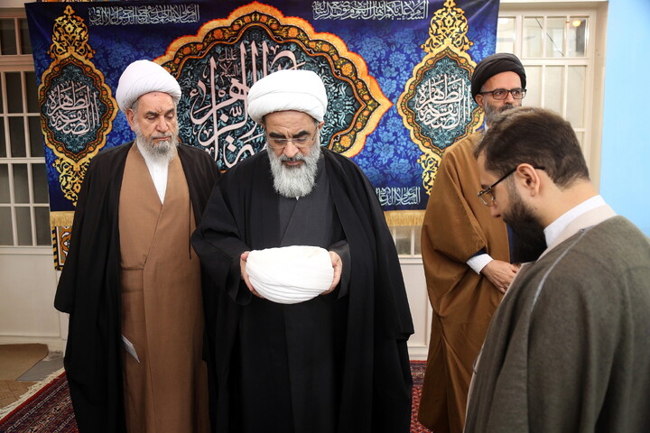 تصاویر/ جشن میلادحضرت زهرا(س) و آئین عمامه گذاری طلاب