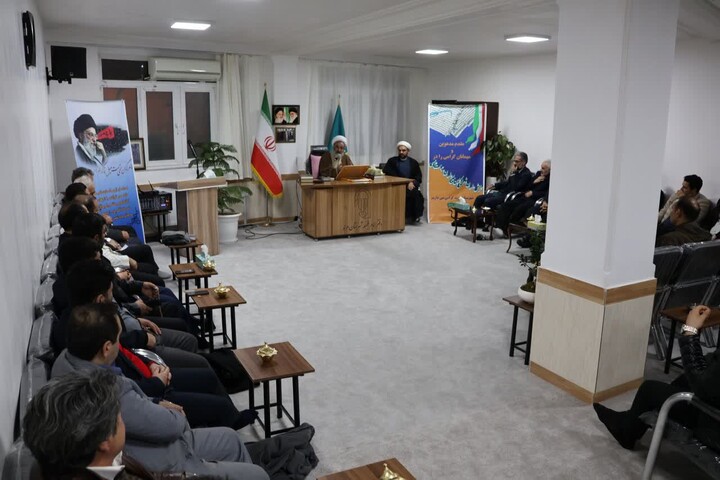 تصاویر / دیدار مادحین، شعرا و هیات مذهبی با امام جمعه شهرستان مرند