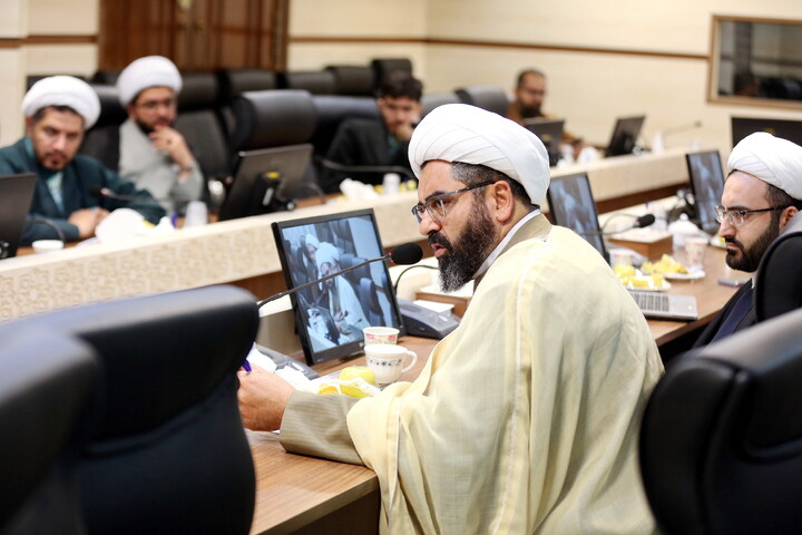 تصاویر/ نشست معاون پژوهش حوزه های علمیه با برگزیدگان جشنواره علامه حلی