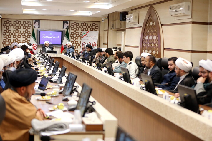 تصاویر/ نشست معاون پژوهش حوزه های علمیه با برگزیدگان جشنواره علامه حلی