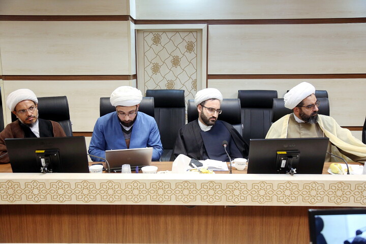 تصاویر/ نشست معاون پژوهش حوزه های علمیه با برگزیدگان جشنواره علامه حلی