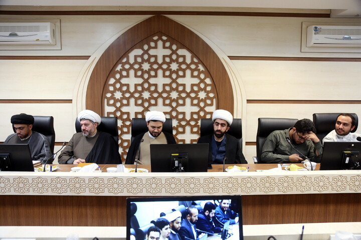 تصاویر/ نشست معاون پژوهش حوزه های علمیه با برگزیدگان جشنواره علامه حلی